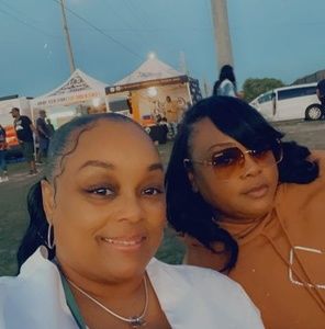 Meet your Posher, Monique